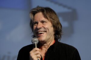 Vocalista de Iron Maiden lucha contra el cáncer