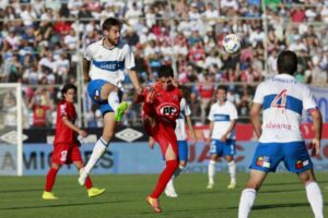 La UC remontó ante Ñublense y sigue firme en el Clausura