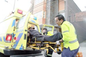 Discusión terminó con un apuñalado en las piernas