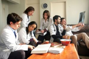 Nuevos médicos en etapa de destinación y formación llegarán en abril