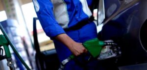 Econsult: Precio de las bencinas subiría por cuarta semana consecutiva