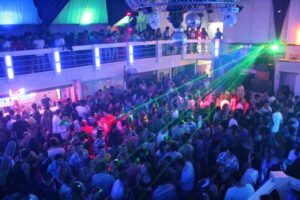 Joven de 29 años muere baleada en discoteca de Quinta Normal
