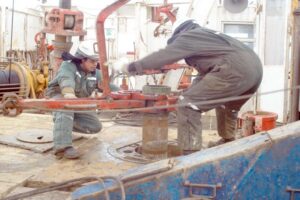 Dirigente sindical estima que más de 100 personas han sido despedidas por crisis petrolera