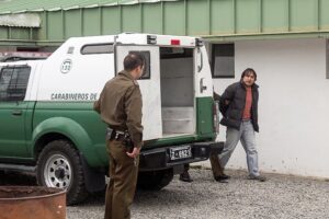 Pelea entre hermanos terminó en agresión contra carabineros