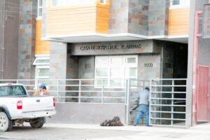 Huésped del Hogar de Cristo causó gaves lesiones a monitor