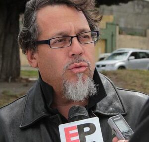 Lagos Weber dice que Dávalos al menos renunció mientras Moreira reconoció uso de boletas falsas “y no pasó nada”