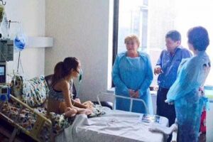 Bachelet visitó a Valentina, la niña que le pidió la eutanasia