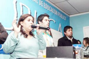 “La Seremi de Educación está usando a los estudiantes, lo que me parece feo”