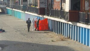 Hombre se suicida ahorcándose en el centro de la ciudad