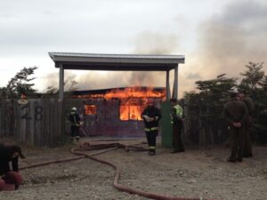 Incendio declarado en el sector norte camino Calafate parcela 28 Punta Arenas