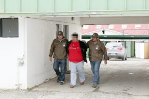 Mujer denunció que ex yerno le robó 100 mil pesos y la violó