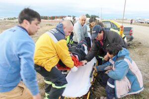 Chofer se quedó dormido: chocó contra jeep, con un cerco en la ruta y sufrió lesiones graves