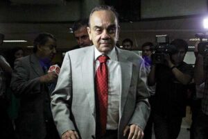 Caso Penta: Bravo y Castro abandonan la cárcel tras revocarse prisión preventiva