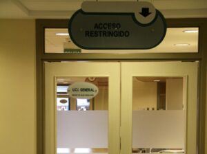 “Estable, pero con riesgo vital”, es la condición de doctora gravemente quemada