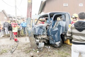Chofer ebrio provocó violento accidente: una lesionada y daños de consideración