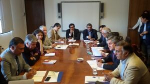Alcalde de natales se reúne con ministro de educación por proyecto desmunicipalización