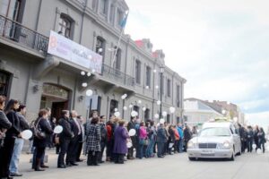 Emotiva despedida a fallecida funcionaria del CORE
