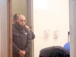 Más de 300 días arriesga por daños en botillería y agredir a un carabinero