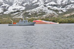 En junio comienzan faenas para reflotar ferry Amadeo I