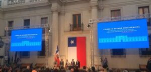 Bachelet presenta consejo asesor para regular negocios y política