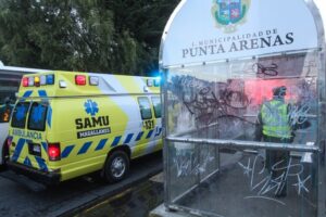 Peatón fue encontrado apuñalado al interior de un paradero de la locomoción colectiva
