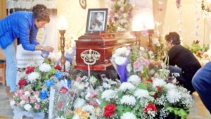 Masivas muestras de pesar en velatorio de universitaria Carolina Aguilera