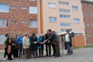Organización de los vecinos y apoyo del MINVU permiten hermosear Condominio Empart