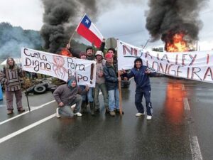Pescadores de Ancud y Dalcahue interrumpen tránsito de la ruta a Chiloé