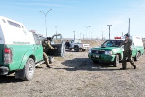Carabineros sorprendió a conductor de camioneta arrojando basura en la ex chipera