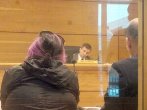 Madre formalizada por abusar de su hija