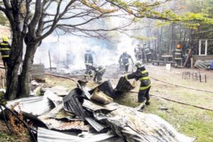 Incendio que pudo terminar en tragedia destruyó por completo una parcela