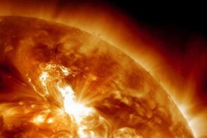 Tormenta solar podría perturbar las redes eléctricas y satélites de navegación