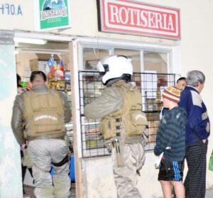 Violento asalto sufrió mujer que atendía un almacén en calle Las Heras