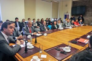 A un año de mandato de Bachelet: intendente Flies recibe mejor valoración que el Gobierno