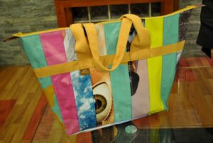 Bolsas confeccionadas con desechos buscan aportar a aplicación de ordenanza municipal