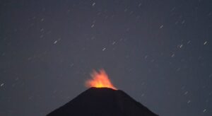 Continúa inestabilidad en el volcán Villarrica: Sernageomin registra “varias” explosiones