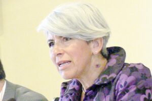 Directora nacional del Senda suspende visita