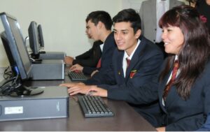 Fundación Chilenter entrega 36 computadores a colegios de Punta Arenas