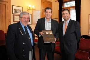 Alcalde Boccazzi recibió visita del Embajador de Portugal en Chile