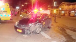 Pasajero de taxi resultó con lesiones graves tras colisión en el Bario 18 septiembre