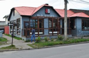 Millonario robo de equipos afectó a pub de Avenida Bulnes