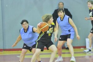 Comienza la competencia del básquetbol senior femenino