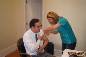 Intendente regional y gabinete se suman a campaña de vacunación anti-influenza