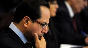 Ex contralor Mendoza: “Los casos de corrupción son una faceta de la crisis de confianza”