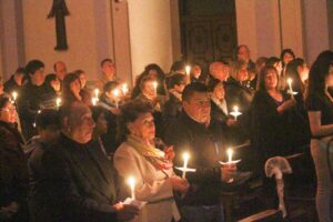 Con tradicional vigilia fieles esperaron llegada de Domingo de Resurrección