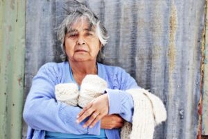 Artesanas magallánicas llegaron con sus ovillos al retail