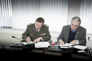 Bomberos firman acuerdo de cooperación