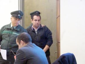 Mujer debió huir con su pequeña  hija tras agresión de ex pareja
