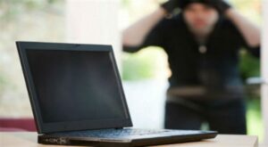 Sustrajeron computador desde una casa en calle Armando Sanhueza