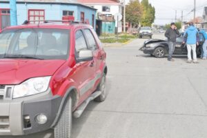 Nuevo accidente provoca conductor argentino por no respetar signo pare